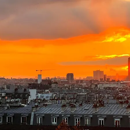 Alloggio in famiglia With Fabulous View On Roofs Parigi