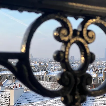 With Fabulous View On Roofs Alloggio in famiglia *